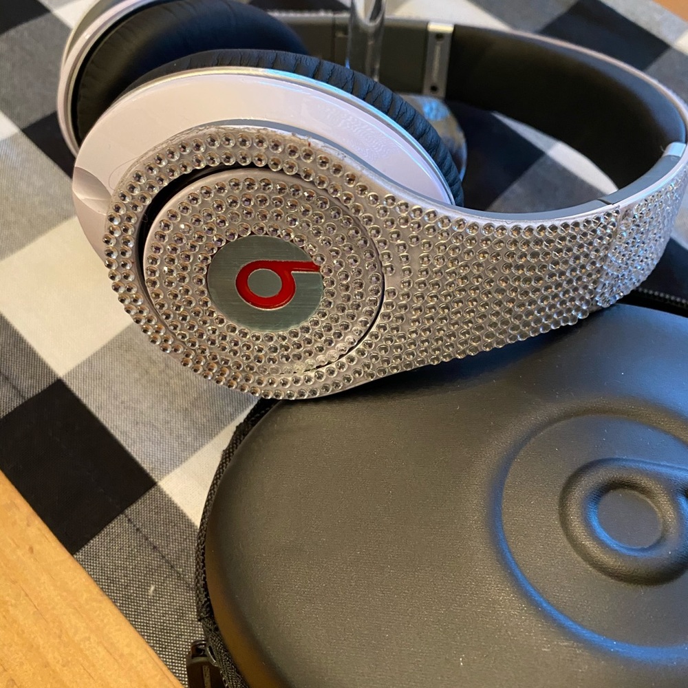 RHINESTONE BEATS